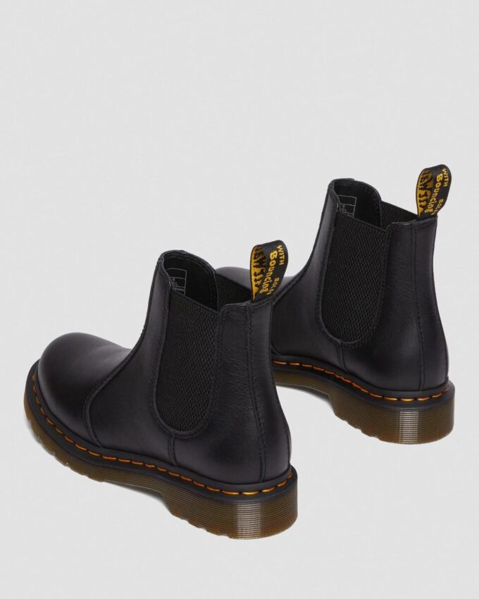 2976 Women's Virginia Leather Chelsea Boots